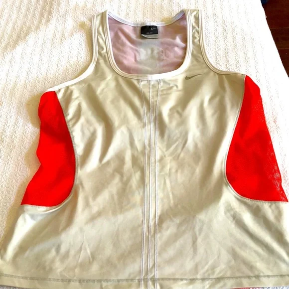 4/$25 Nike Top - Picture 2 of 5